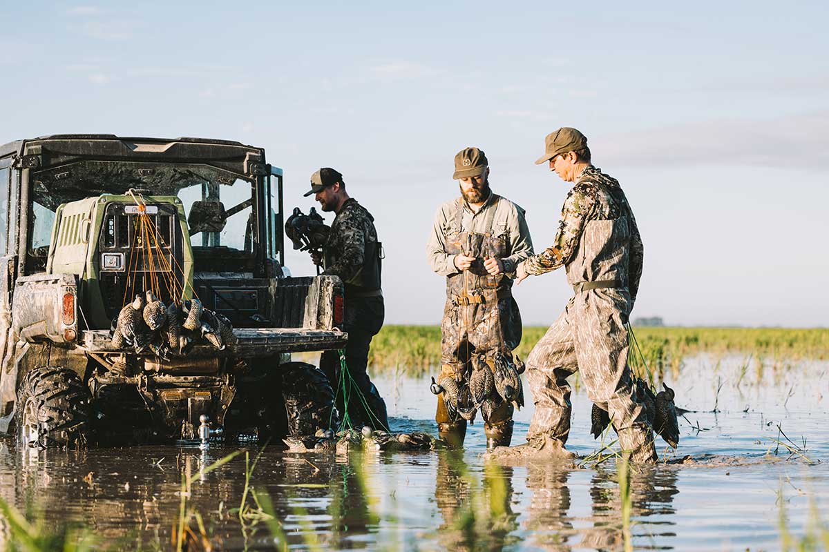 10 Tips to Keep Everyone (and the Dog) Safe in the Waterfowl Blind - NSSF  Let's Go Hunting
