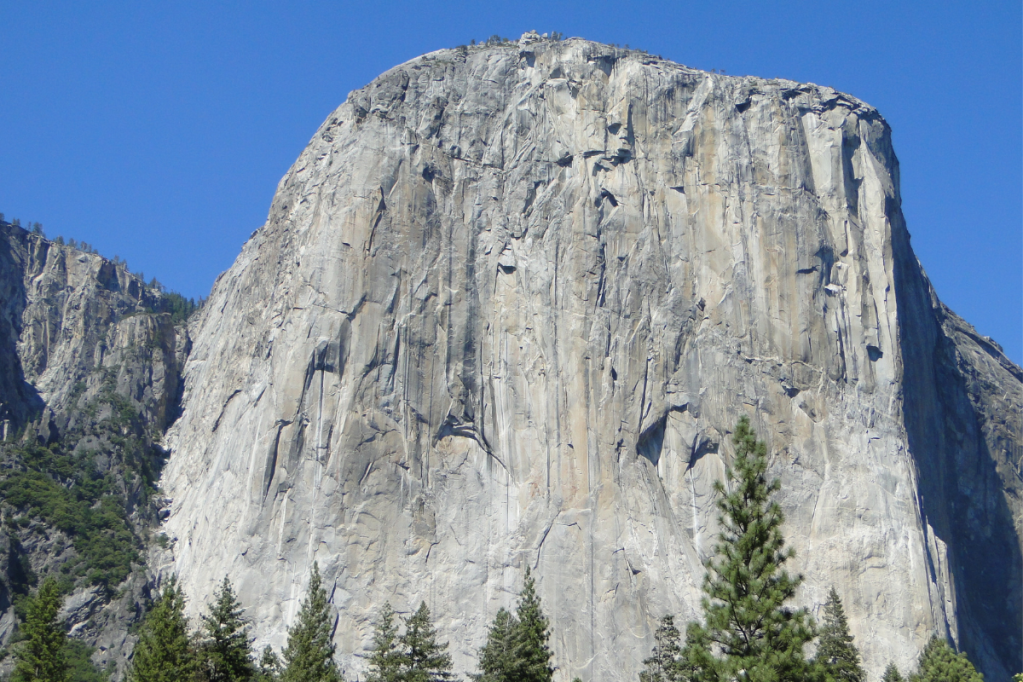 Park Visitors Catch "Giant" El Capitan Rockfall on Video