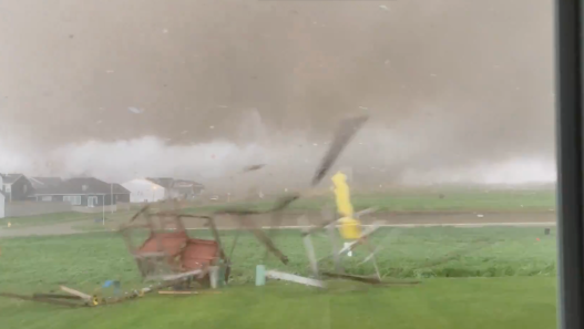 Video Shows What NOT To Do During a Tornado - Wide Open Spaces