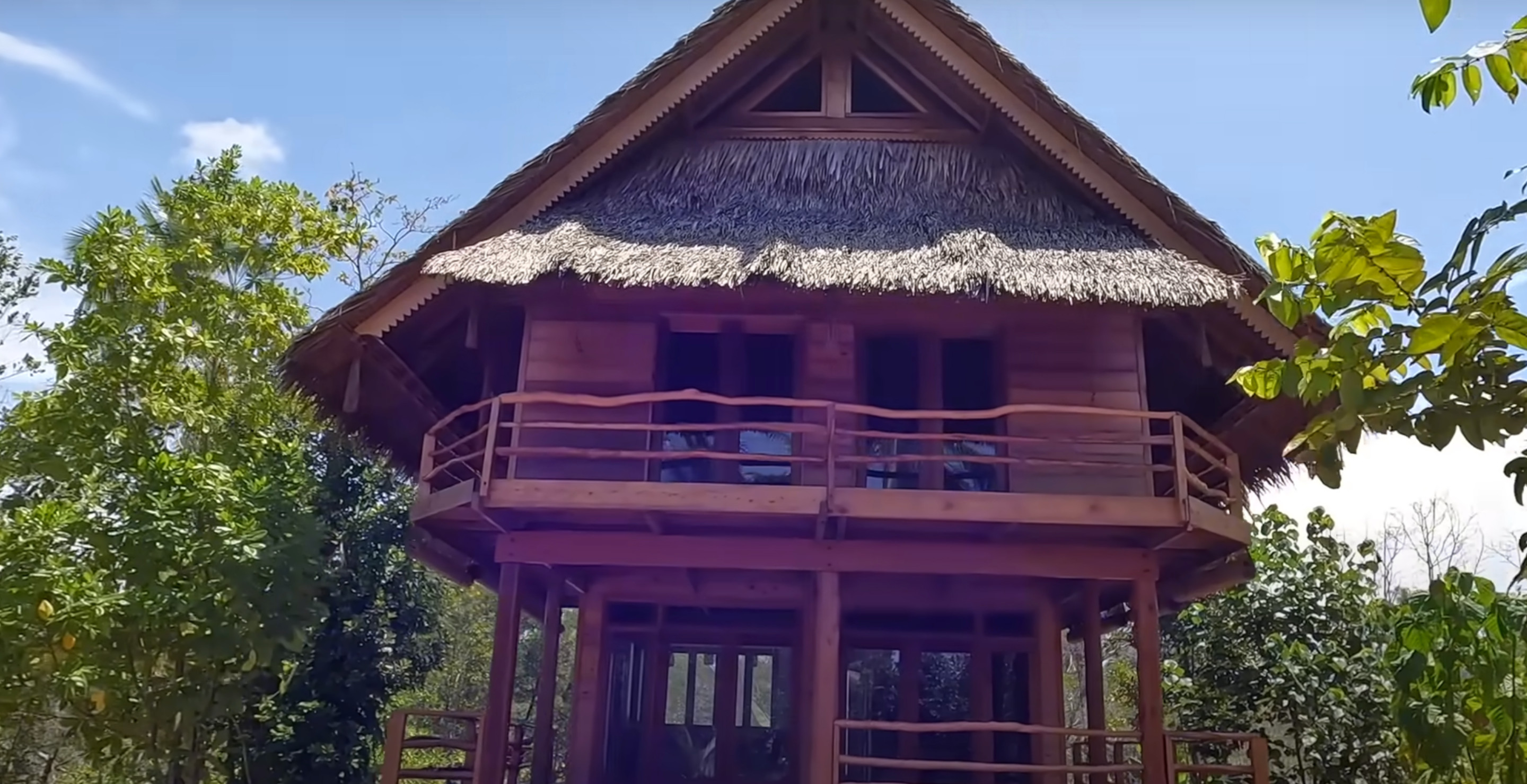 Couple Quit Their Jobs To Live In Tropical Island Hut — Here's The Worse Part