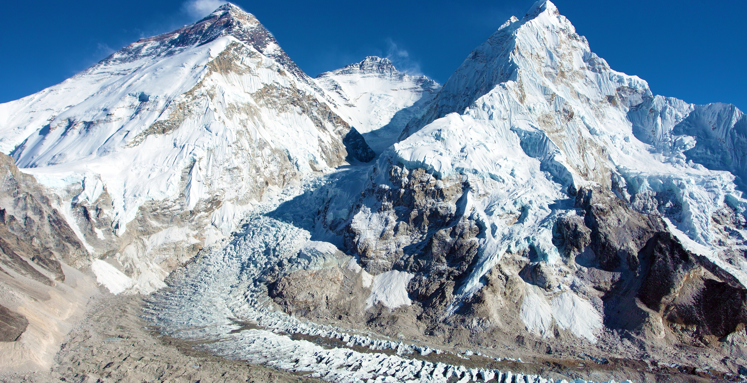 Mount Everest Mountain Climber's Brush With Death Goes Viral Decades Later Thanks To Daughter