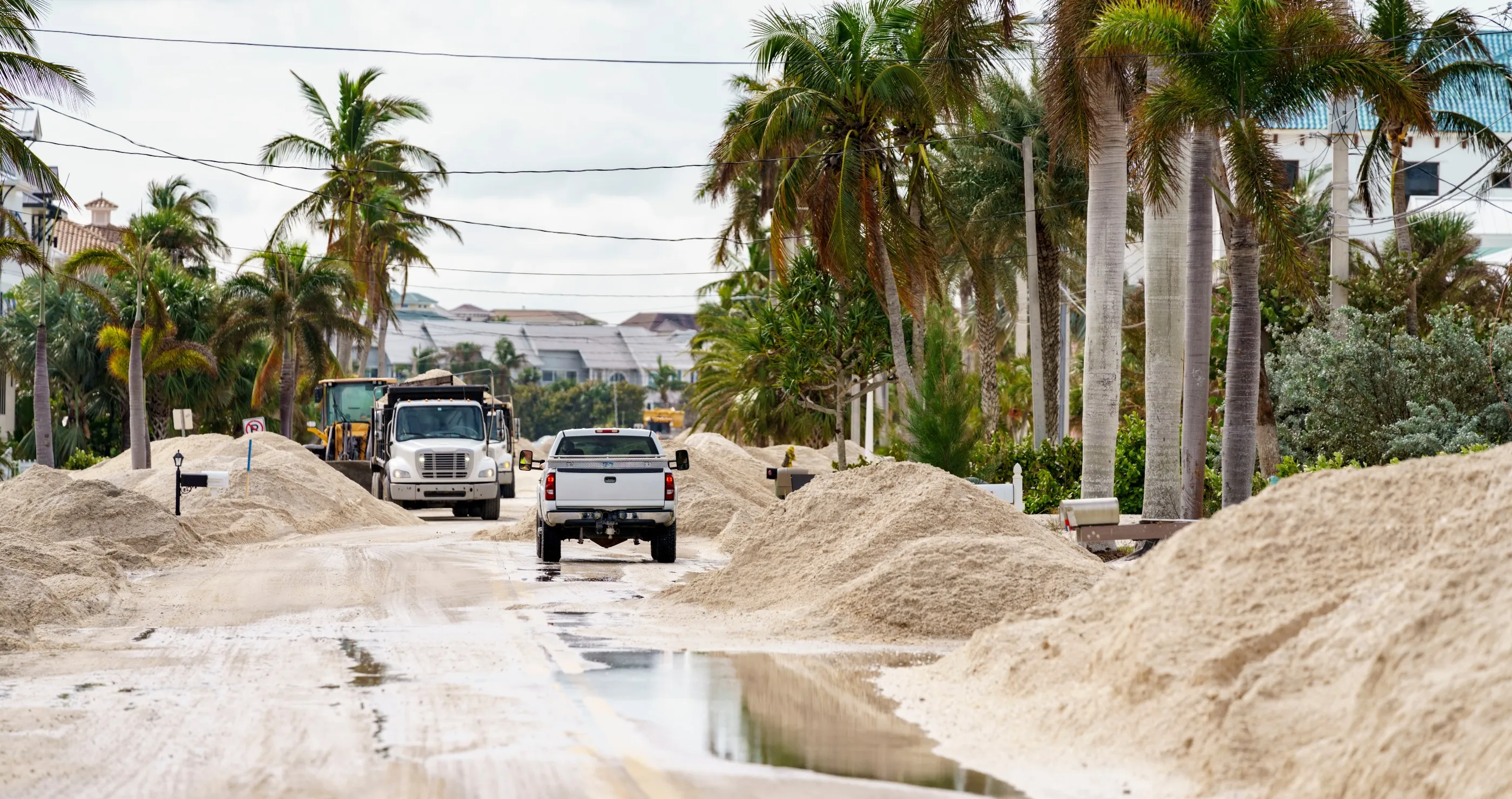 Hurricane Milton leaves tons of Florida Homes Full of Sand