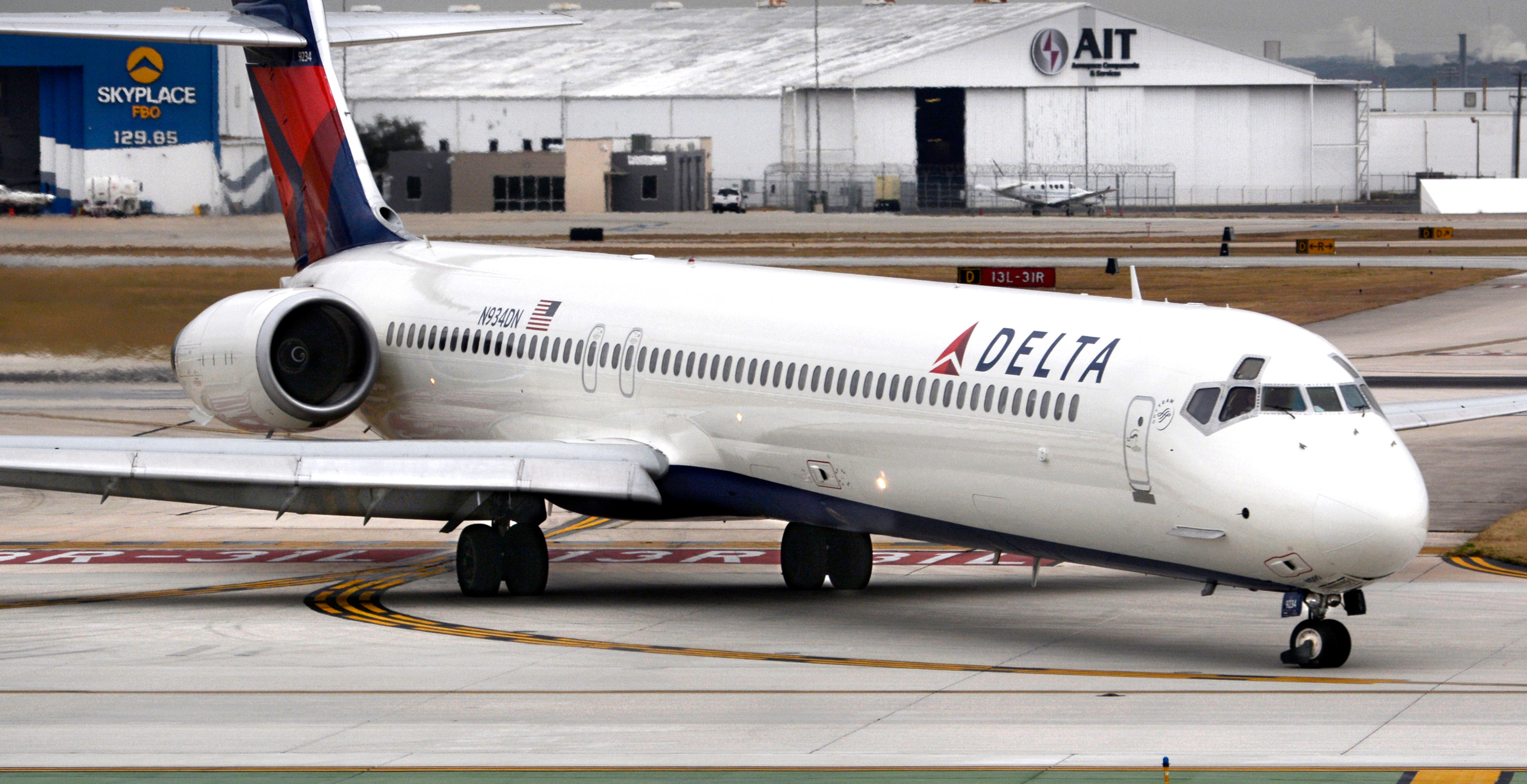 Delta Flight Attendant Got Black Out Drunk, Tried To Stab Co-Worker To Death