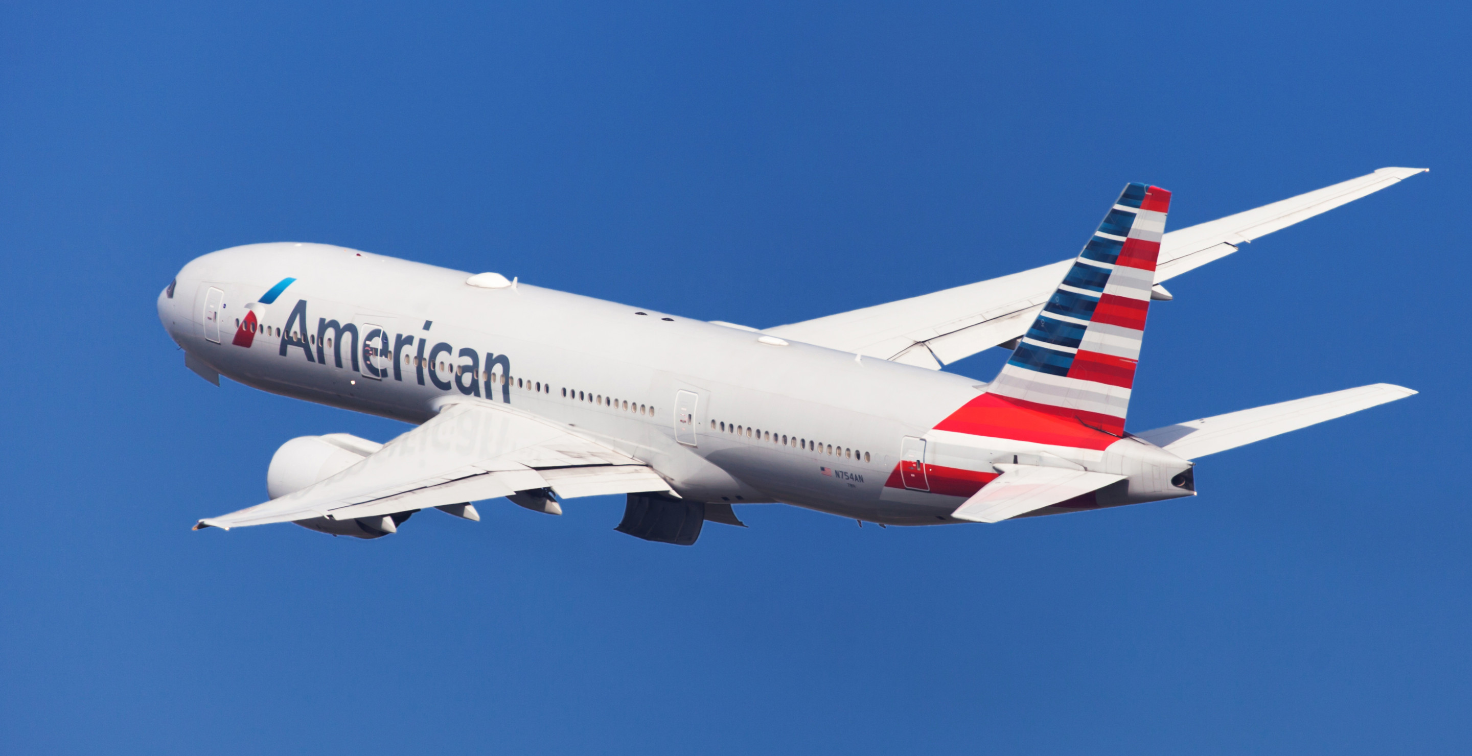 Terrifying Moment That An American Airlines Flight Almost Crashed Into A Mountain