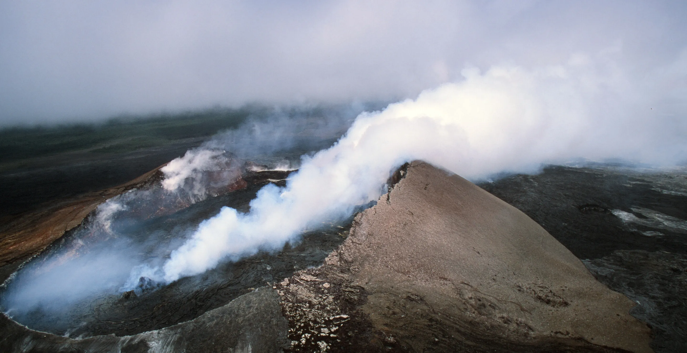 Close Call: Toddler Nearly Tumbles Off 400 Foot Cliff At Kīlauea Volcano