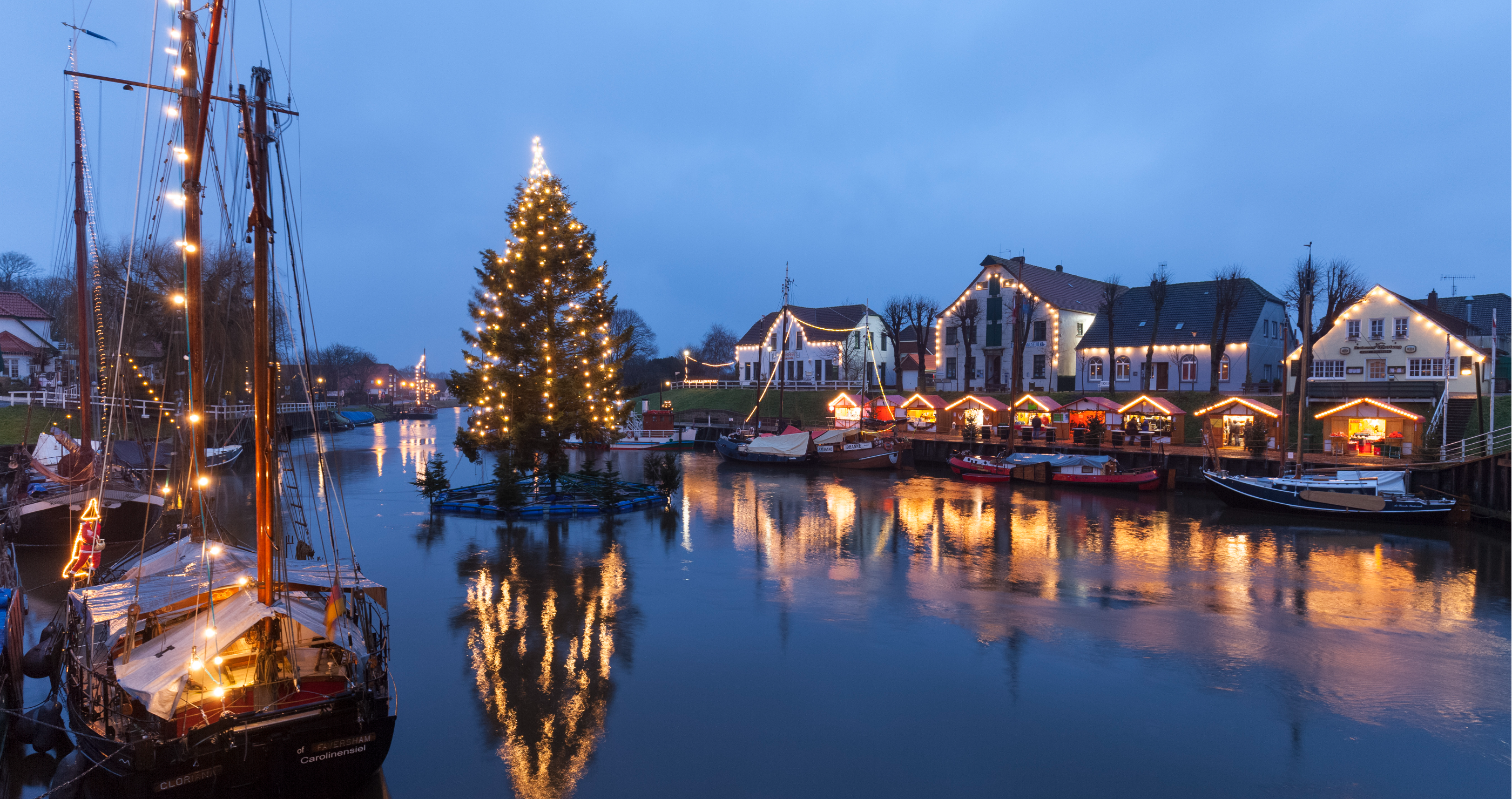 family has minimalist Christmas while celebrating holiday on a boat