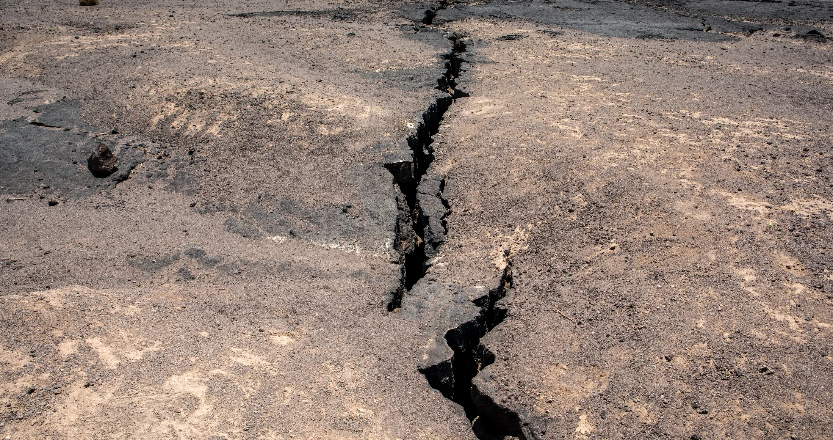 huge crack in Africa suggests the continent will split in two