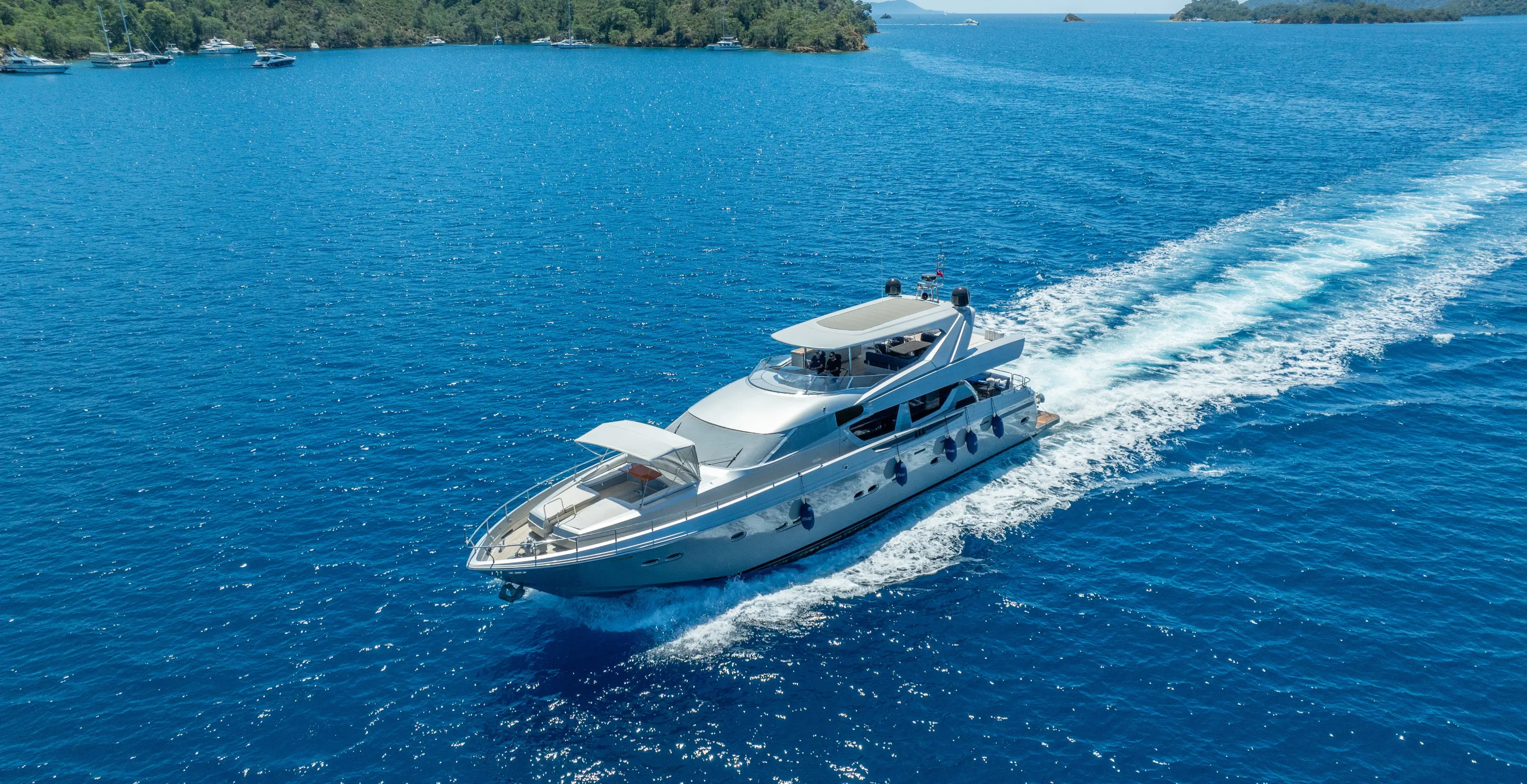 Terrifying Moment Yacht Carrying Tourists Crashes Into Rocks And Sinks Beneath The Sea