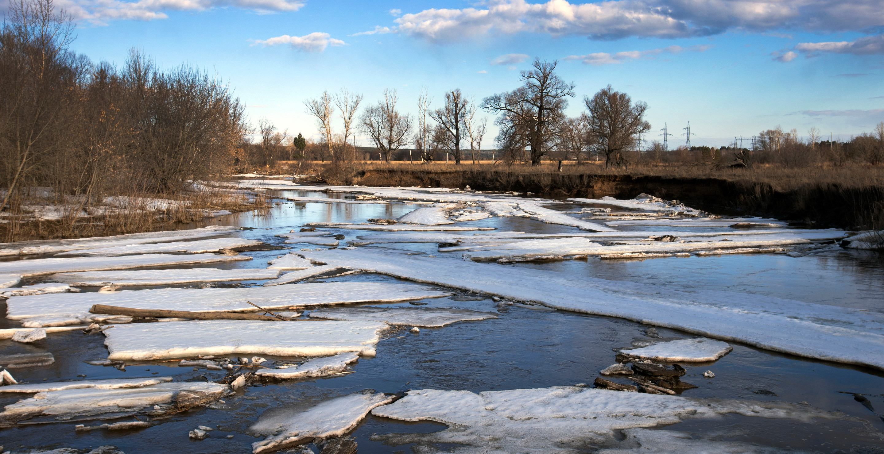 More Than 100 Fishermen Trapped On Floating Ice In Frigid Temps And High Wind